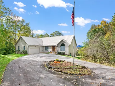 105 Bluebird Ln, Spruce Pine, NC 28777 photo 2