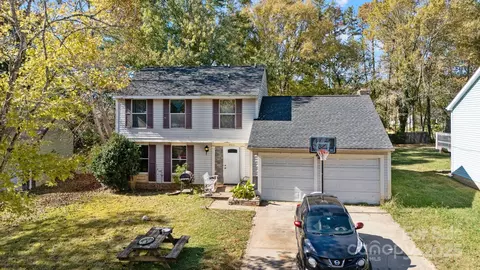 7321 Glenmont Dr, Charlotte, NC 28227