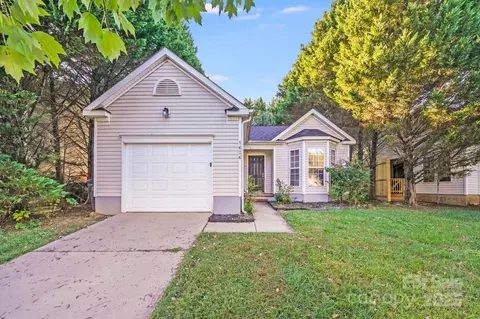 1626 Oakdale Green Dr, Charlotte, NC 28216