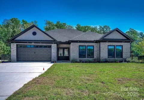 208 Brush Ct, Little River, SC 29566