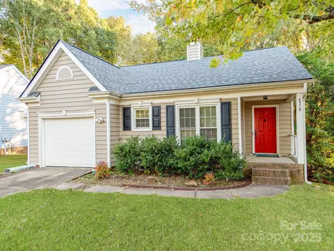 8318 David Lee Ln, Charlotte, NC 28227