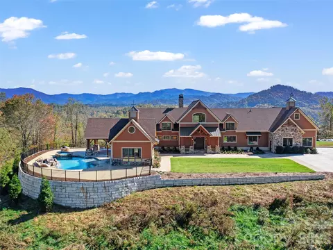 946 Ridge Rd, Green Mountain, NC 28740