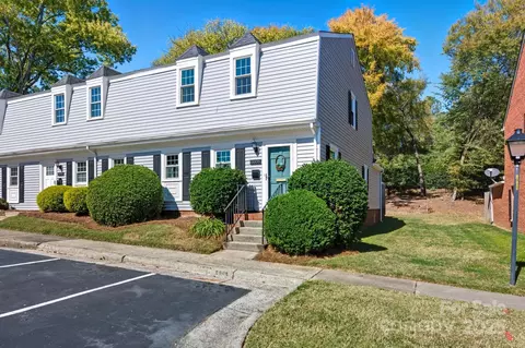 8005 Regent Park Ln, Charlotte, NC 28210