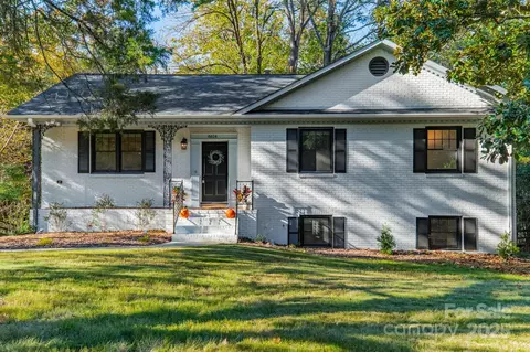 6614 Old Providence Rd, Charlotte, NC 28226