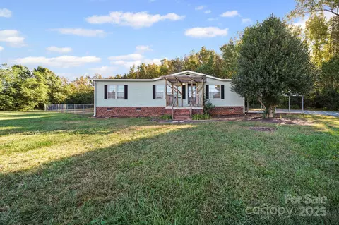 40149 Eagle Head Ct, New London, NC 28127