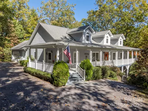 89 Memory Ln, Saluda, NC 28773