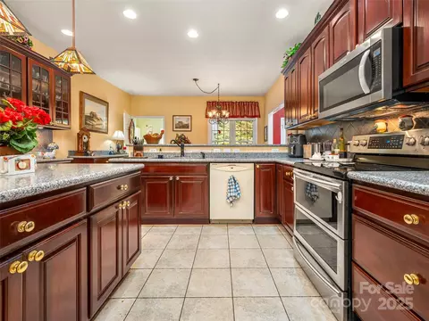 89 Memory Ln, Saluda, NC 28773 photo 17