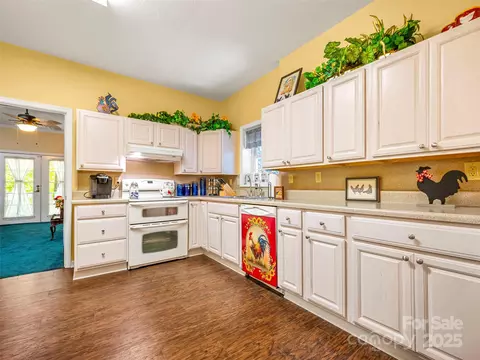 89 Memory Ln, Saluda, NC 28773 photo 22