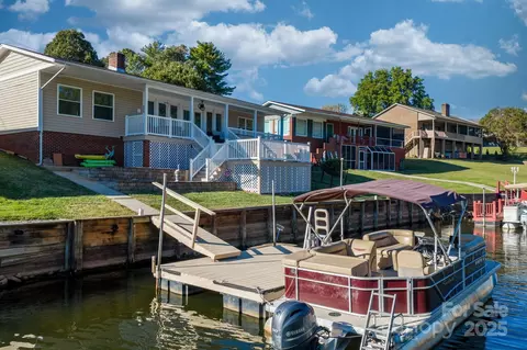 349 Taylorsville Beach Ct, Taylorsville, NC 28681
