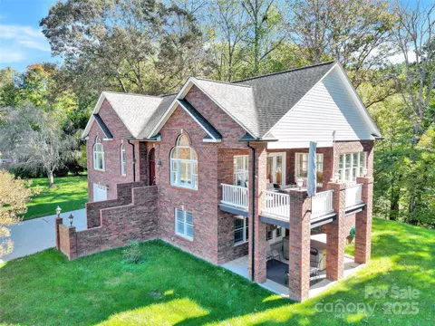 221 Grayrock Dr, Statesville, NC 28677