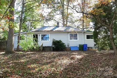 26 Dogwood Ct, Asheville, NC 28805