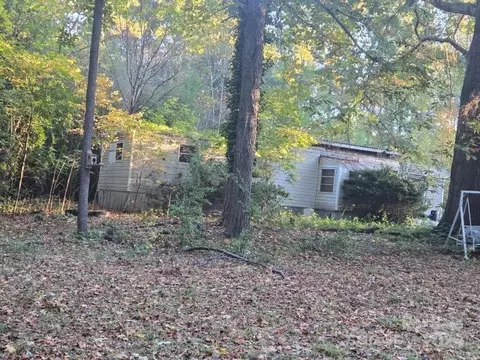 8752 Pine Tree Cir, Charlotte, NC 28278 photo 5