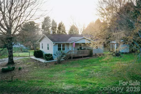 45 Pleasant Ct, Flat Rock, NC 28731