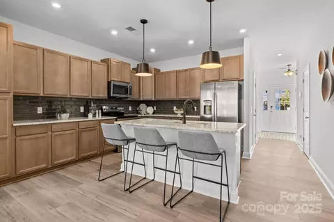 7713 Ethora Way, Charlotte, NC 28216