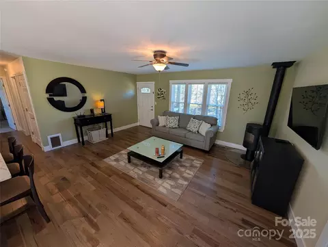 Living - 3 Shepherd Rdg, Marshall, NC 28753 photo 1 of 2