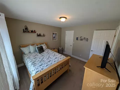 Bedroom - 3 Shepherd Rdg, Marshall, NC 28753 photo 4 of 6