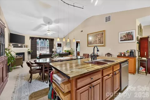 4412 Glenlea Commons Dr, Charlotte, NC 28216
