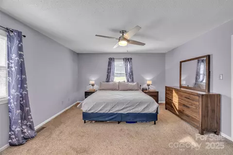 Bedroom - 271 Pine Valley Ln, Hiddenite, NC 28636 photo 4 of 5