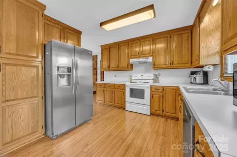 Kitchen - 271 Pine Valley Ln, Hiddenite, NC 28636 photo 4 of 4