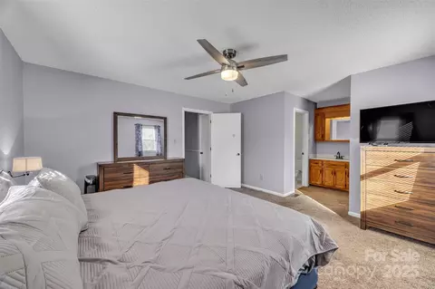 Bedroom - 271 Pine Valley Ln, Hiddenite, NC 28636 photo 5 of 5