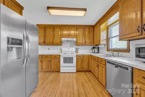 Kitchen - 271 Pine Valley Ln, Hiddenite, NC 28636 photo 1 of 4