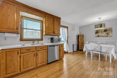 Kitchen - 271 Pine Valley Ln, Hiddenite, NC 28636 photo 3 of 4