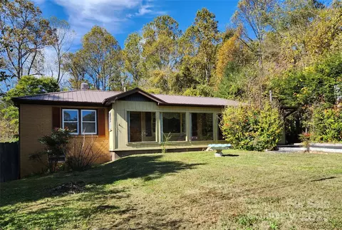 127 Longview Dr, Hendersonville, NC 28791