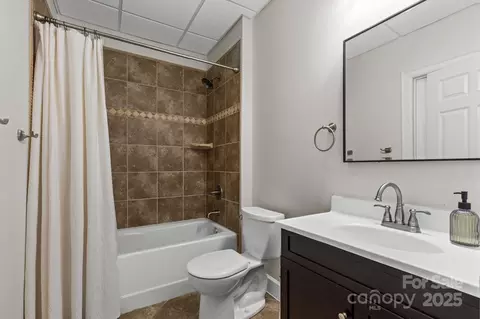 Bath - 17701 Springwinds Dr, Cornelius, NC 28031 photo 4 of 4