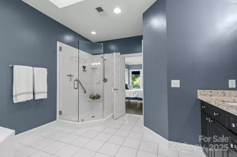 Bath - 17701 Springwinds Dr, Cornelius, NC 28031 photo 3 of 4