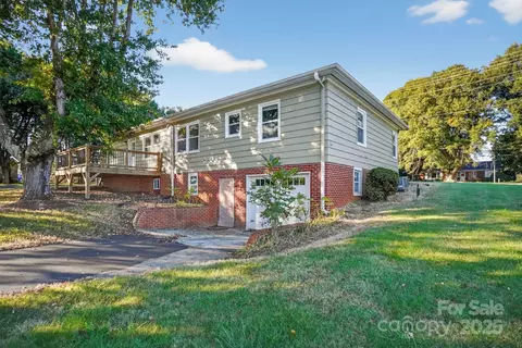 88 Teague Town Rd, Hickory, NC 28601