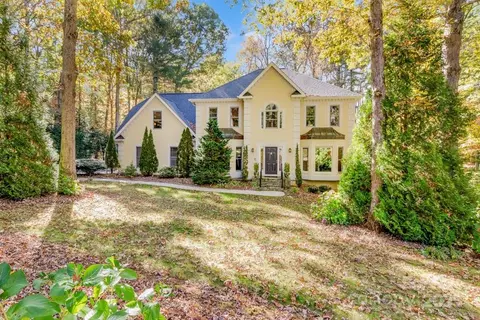 107 Sunningdale Dr, Flat Rock, NC 28731