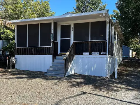 121 S Cardinal Dr, New London, NC 28127