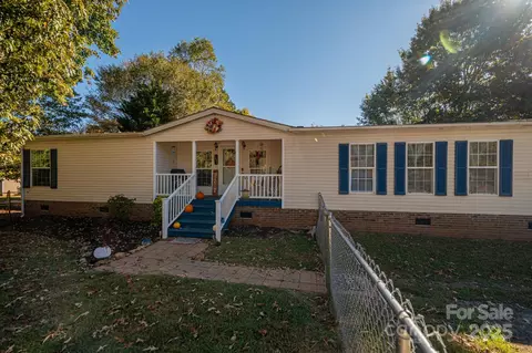 1341 Mirror Lake Rd, Lincolnton, NC 28092