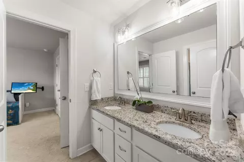 Bath - 17514 Julees Walk Ln, Davidson, NC 28036 photo 5 of 6