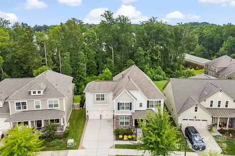 View/Area - 17514 Julees Walk Ln, Davidson, NC 28036 photo 2 of 3