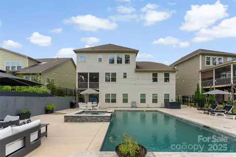 Exterior - 17514 Julees Walk Ln, Davidson, NC 28036 photo 4 of 5