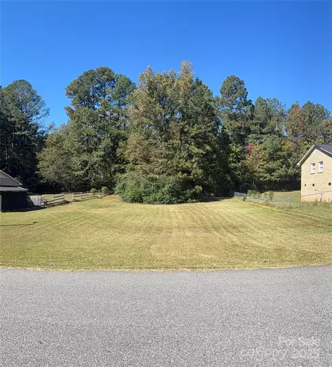 1014 Spring Dr, Gastonia, NC 28052