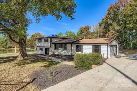 6210 Cora St, Charlotte, NC 28216