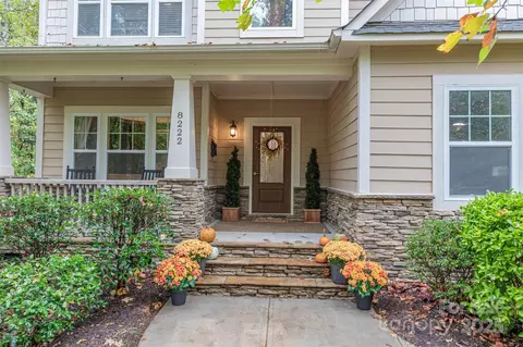 8222 Aspen Ct, Charlotte, NC 28227