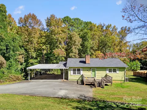 395 Walker St, Columbus, NC 28722