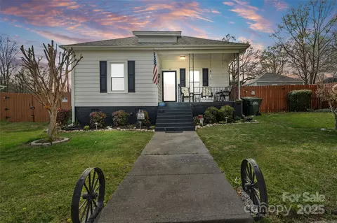 1411 Congress St, Gastonia, NC 28054