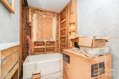 Bath - 808 Walker St, Kannapolis, NC 28081 photo 1 of 1