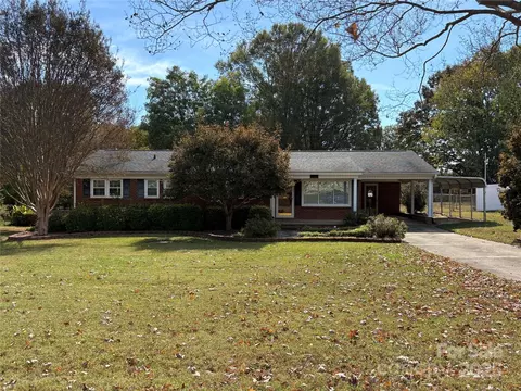 707 Sandalwood Ln, Kings Mountain, NC 28086