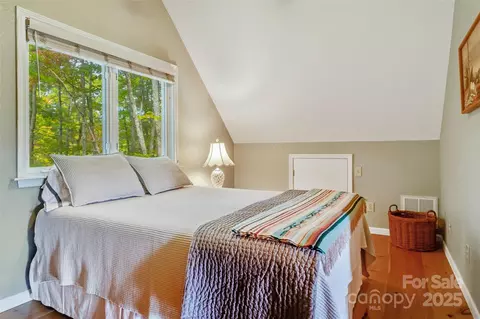 Bedroom - 387 Wesley Ln, Saluda, NC 28773 photo 4 of 5