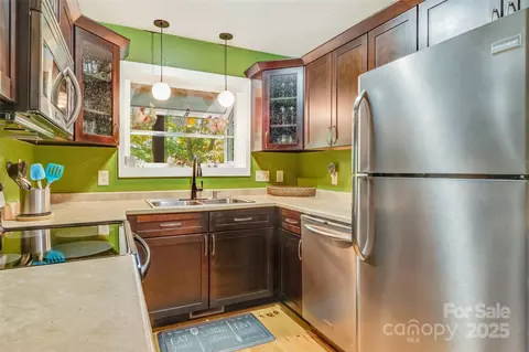 Kitchen - 387 Wesley Ln, Saluda, NC 28773 photo 2 of 2