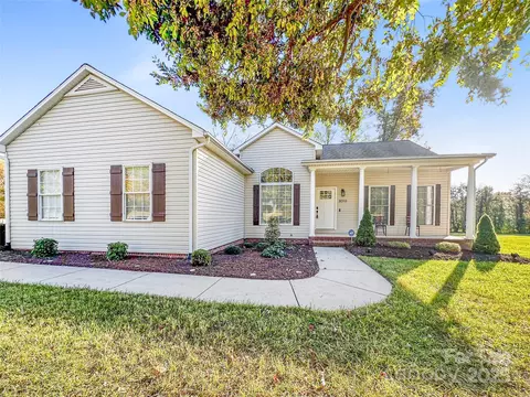 3010 Eastway Dr, Statesville, NC 28625