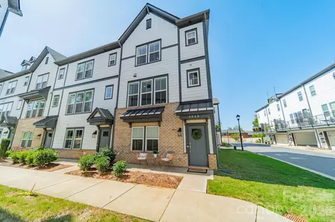 4040 Hidden Oaks Dr, Charlotte, NC 28205