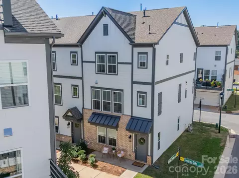 4040 Hidden Oaks Dr, Charlotte, NC 28205