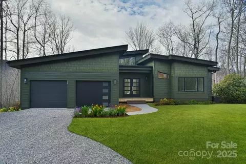 80 Sharon Rd, Fairview, NC 28730