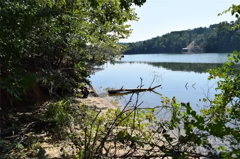 5070 E Harbor View Dr, Granite Falls, NC 28630